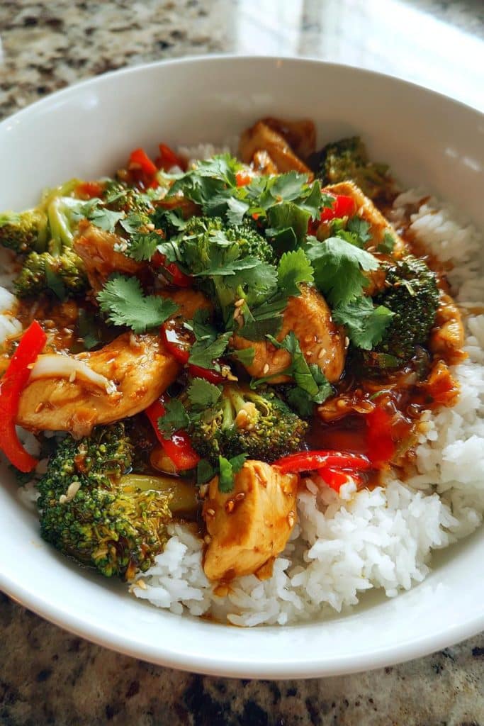 chinesische hahnchenpfanne mit reis einfach zubereiten