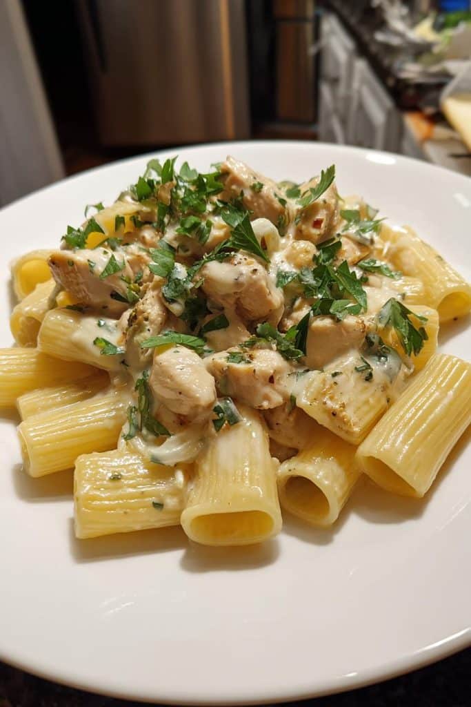 cremiges knoblauchbutter huhn mit rigatoni geniesen