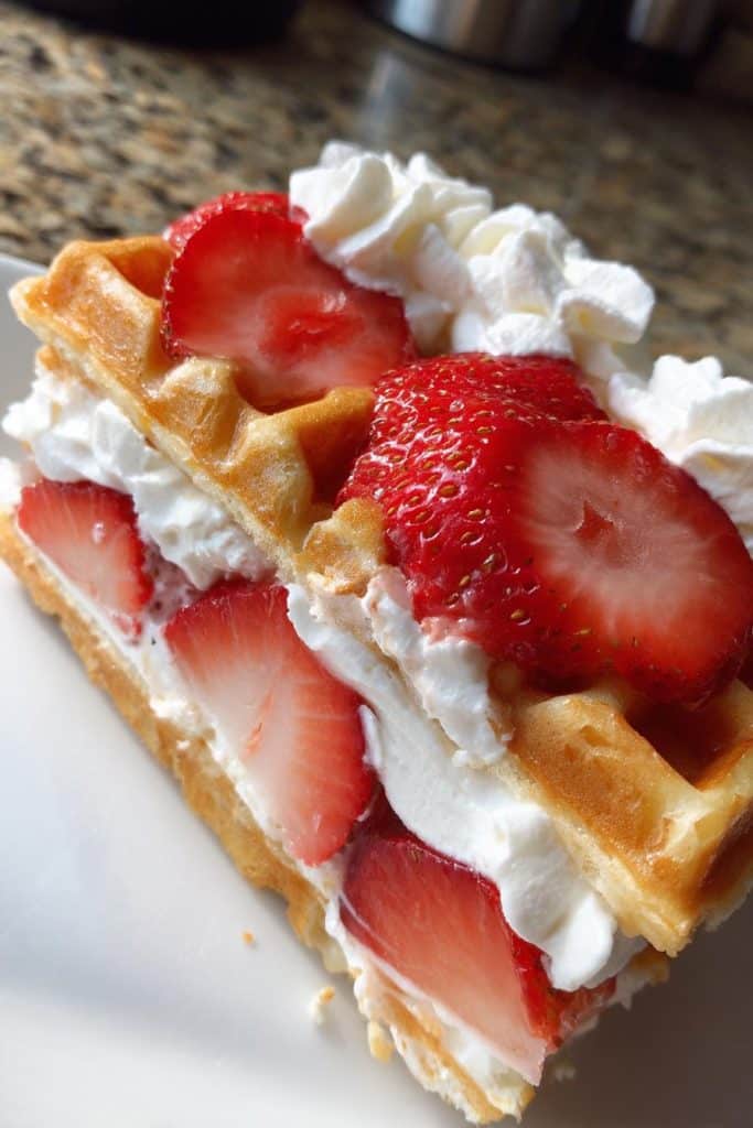 erdbeer waffelkuchen ein kostliches dessert fur feiern