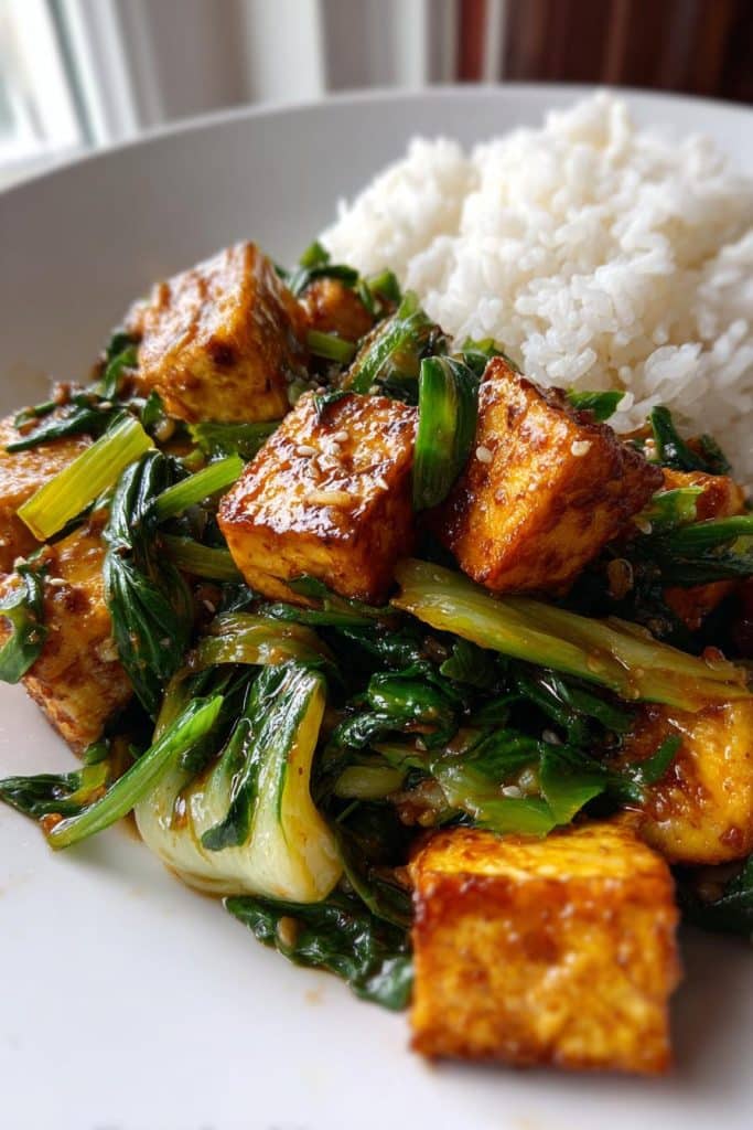 gebratener pak choi mit tofu und reis einfach zubereiten